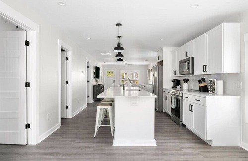 North Charleston Apartment | 6 Bedroom Compound with Pool!