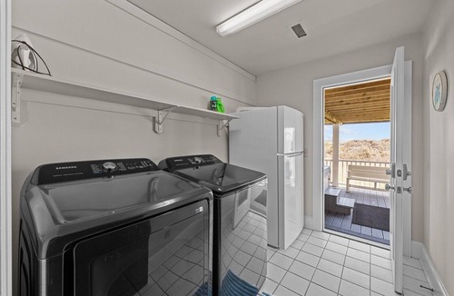 North Topsail Beach House | 6 Bedroom Oceanfront House - Sleeps 15 - Pool - Hot Tub