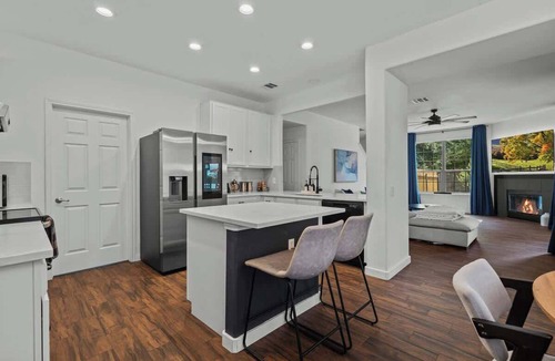 McKinney House | 6 Bedroom Villa | Pool | Hot Tub Cabana