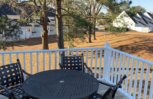 Berkeley House | 6 Bedrooms Total, Sleeps Up to 16 Guests, 2 Nearby Resort Townhomes,