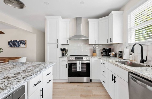 North Charleston House | 6 BRs ~ Renovated! Close to Park Circle & Downtown