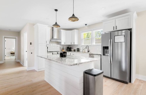 North Charleston House | 6 BRs ~ Renovated! Close to Park Circle & Downtown