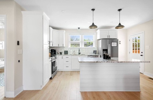 North Charleston House | 6 BRs ~ Renovated! Close to Park Circle & Downtown