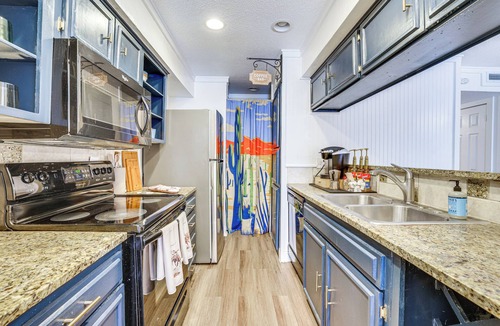 West Arlington Apartment | 6 Mi to At&t Stadium! Texan-themed Townhome
