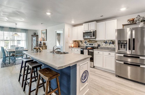 Piney Green House | 6 Mi to Camp Lejeune! Family Home w/Koi Pond