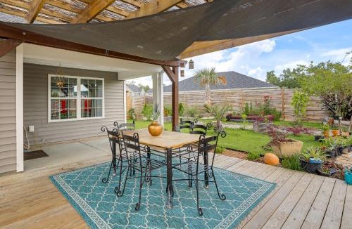 Piney Green House | 6 Mi to Camp Lejeune! Family Home w/Koi Pond