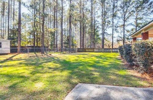 Albany House | 6 Mi to Dtwn Albany: Convenient Home w/Patio