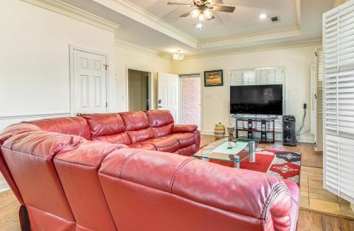 Albany House | 6 Mi to Dtwn Albany: Convenient Home w/Patio