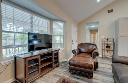 University Hills and Windsor Park House | 6 Mi to Dtwn: Austin Retreat w/Patio & Grill