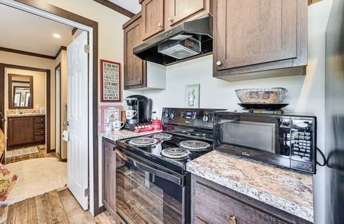 Copperas Cove Cabin | 6 Mi to Topsey Exotic Ranch: Retreat on 12 Acres!