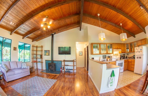 Volcano House | 6 mins from Nat'l Park! Enjoy the sound of rain & birds in a peaceful retreat.