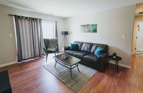 Downtown Apartment | 6 Mins Walk to Transfer Co Food Hall/Downtown #C
