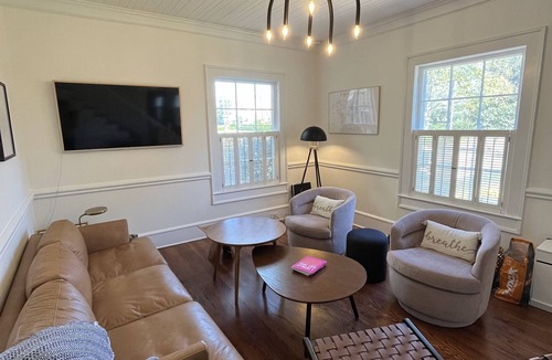 Perry House | 6 minute drive to fairgrounds, 6 minute walk to downtown