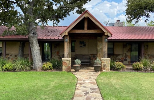 Buchanan Dam House | 60-Acre Rustic Elegance - Perfect for Corporate Retreats or Family Gatherings
