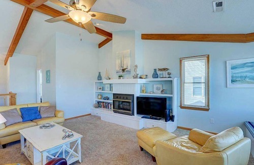 Nags Head House | 6027 Off The Bucket List * 4 Min Walk to Beach * Private Pool * Jetted Tub