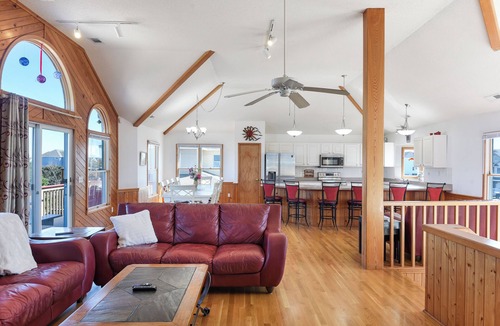 Whalehead Beach House | 6BR, 6BTH, walk 2 everything - beach, shopping, restaurants/bars