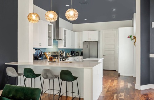 MLK House | 6BR East Austin Complex - Sleeps 20 - Pet Friendly