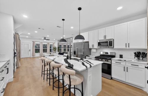 South Dallas - Fair Park House | 6BR Retreat w/Hot Tub + Infared Sauna Only 5 Mins to Downtown & Dos Equis!