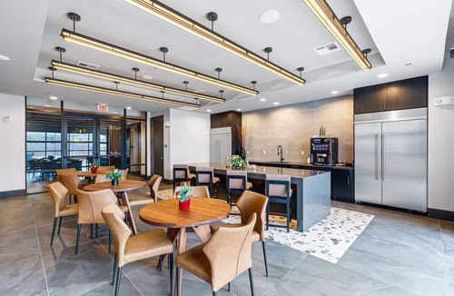 North Burnet Apartment | 6min to Domain 12min DT Studio- Pool Parking