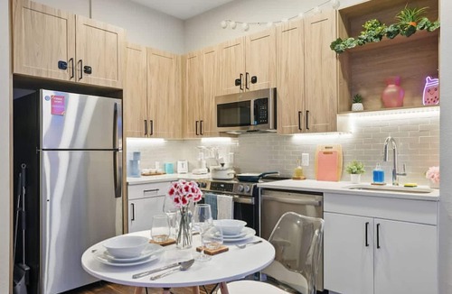 North Burnet Apartment | 6min to Domain 12min DT Studio- Pool Parking