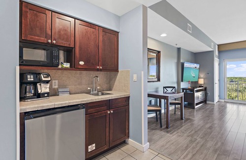 Sandestin Condo | 6th floor Studio with Lake and Golf Course Sunset views - close to the beach-