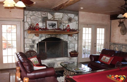 Tarpley Cabin | 7 Canyons Ranch - Bluebonnet Room