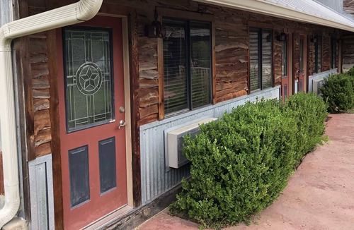 Tarpley Cabin | 7 Canyons Ranch - Bluebonnet Room
