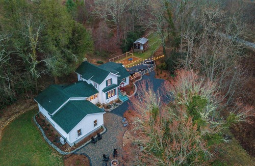 Fairview House | 7 Miles to DT AVL, Hot Tub, Mountain View, Fenced Yard, Pet-Friendly