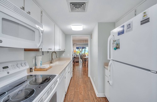 Harbour Town House | 703 Schooner Court sleeps 7 with Calibogue sound views in Harbour Town. Book your stay today!