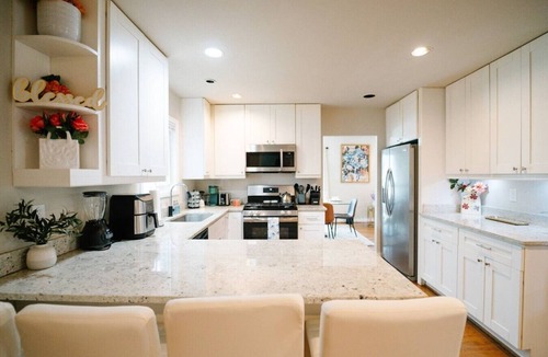 Oxon Hill House | 7BR Near DC | Game Room + Sleeps 14