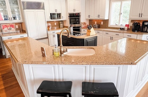 Greensboro House | 7BR Reynolds Lake Oconee Luxury Lakefront- Private Pool, Spa & Dock - Sleeps 16