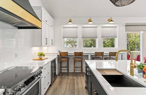 Long Beach House | 8 Bdrm | Private Pool | 5 minute walk to beach