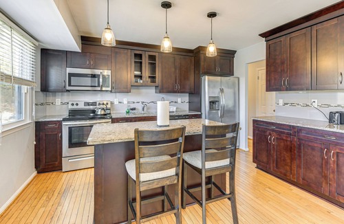 Fort Washington House | 8 Mi to Nat'l Harbor: Family Home in DC Suburbs