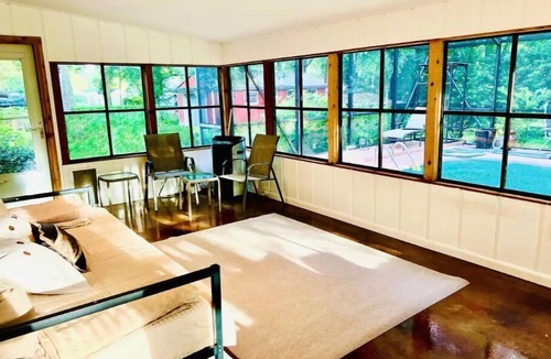 Fellowship House | 8 min from WEC! Adorable 2BR home with pool