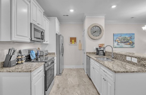 Murrells Inlet Apartment | 81 Delray Drive 1D 3 bedroom condo with pool steps to the Marshwalk