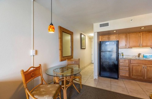 Kahana Apartment | 8th floor Studio w/stunning ocean & island views