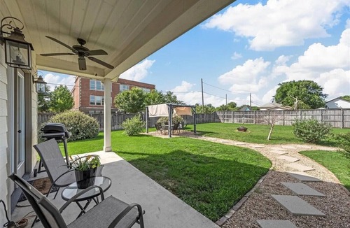 Brazos House | 8th Street Cottage