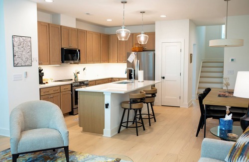 Downtown House | A 3 BR 3 BA townhome DTN close to State & Shaw - music festivals & conventions!