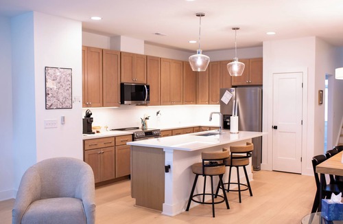 Downtown House | A 3 BR 3 BA townhome DTN close to State & Shaw - music festivals & conventions!