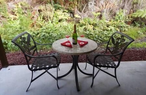 Volcano House | A'ali'i Sunset Suite, A'ali'i Sunset Suite at Lotus on Jade - Room + shared spa