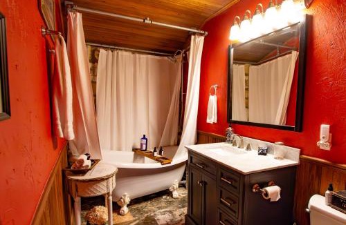 Fredericksburg Bed & Breakfast | A Barn At The Quarry