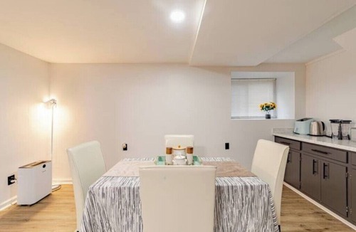 Tallahassee House | A cozy 1-bedroom apartment with massaging bed. Close to FSU, FAMU, AIRPORT &I10.