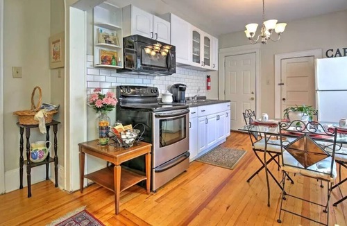 East Durham House | A Cozy Pet Friendly close to Downtown 4.4 miles to Duke Hospital