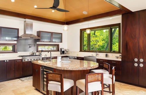 Kamuela House | A Private Luxury 350+ Oceanfront Estate in an Oasis/4Runner Option