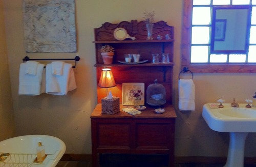 Ennis House | A Romantic, Family And Pet Friendly Guest House.