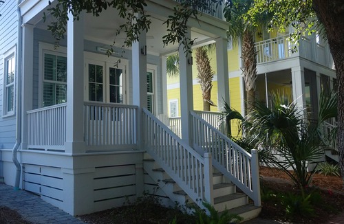 Sunnyside House | "A Shore Thing" Carillon Beach 2 minute walk to the beach