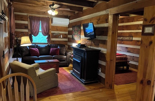 Piper Gap Cabin | A Unique Bed and Breakfast.Log Cabins, with Hot Tubs and Breakfast Delivered Each Morning :)