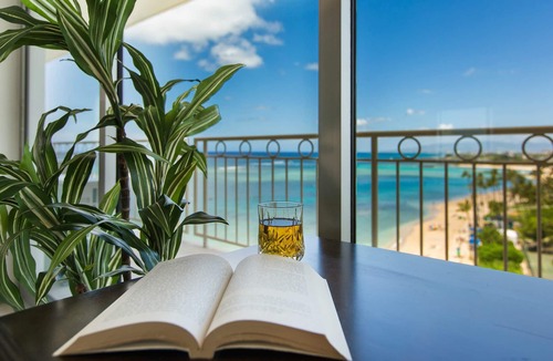 Waikiki Condo | A View to Die for! 3 bedroom 3 bath on the sand at Waikiki Beach