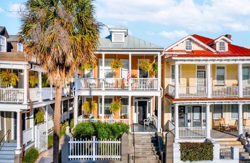 Cannonborough Elliotborough House | A1 at Saint Philip Square, One Block to King, Vibrant Historic Retreat