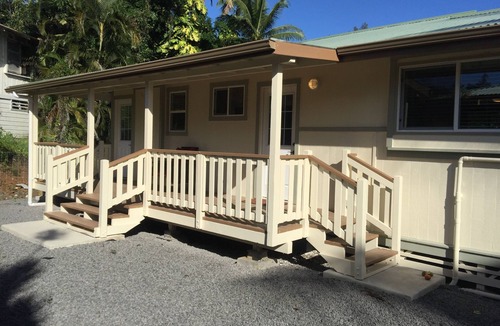 Keaukaha House | Aaron's Beach House - NEWly Renovated Private home with a 5 min walk to beach